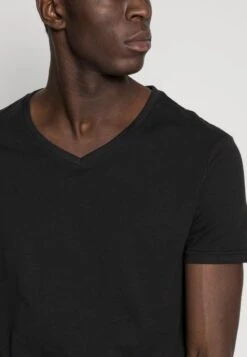 Pier One 5 PACK - T-Shirt Basic - White/blue/black 13 Pier One 5 PACK - T-Shirt Basic - White/blue/black -Pier One Verkäufe 04339dc8a41b4f87892bcf5988fa14bc