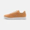 Lacoste CARNABY PRO - Sneaker Low - Tan/white -Pier One Verkäufe 096f4bb9cc6046729707e53e37cacdd4