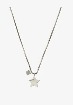 Pier One Verkäufe -Pier One Verkäufe 1540578e643e477191ad8fe566f169e6