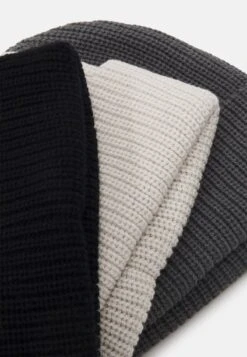 Pier One UNISEX 3 PACK - Mütze - Black/dark Grey/off-white/ 11 Pier One UNISEX 3 PACK - Mütze - Black/dark Grey/off-white/ -Pier One Verkäufe 2a1daa058c674c9dbb0074799d429f4b