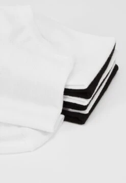 Pier One 7 PACK - Socken - White/black 10 Pier One 7 PACK - Socken - White/black -Pier One Verkäufe 2c69c9ae8f494ad1b40f2ced9f1674eb