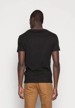 Pier One 5 PACK - T-Shirt Basic - White/blue/black 11 Pier One 5 PACK - T-Shirt Basic - White/blue/black -Pier One Verkäufe 577e250ad0624377b57eabcac8149891