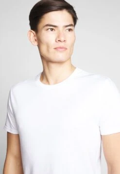 Pier One 2 PACK - T-Shirt Basic - White/dark Blue -Pier One Verkäufe 5d6a04d994e343d2903cc2c1666bad4b