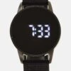 Pier One Digitaluhr - Black -Pier One Verkäufe 650f6ba036ce44c0891640750dd898ae