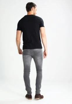 Pier One T-Shirt Basic - Black -Pier One Verkäufe 986416f3e81f4399a4473036c21acde4