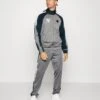 Champion NEW YORK YANKEES TRACKSUIT - Trainingsanzug - Grey/dark Blue -Pier One Verkäufe db5d31f621df454fb45f5811173f5869