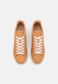 Lacoste CARNABY PRO - Sneaker Low - Tan/white -Pier One Verkäufe f15b551635fa4a6f9dd5566f8b2cbff6